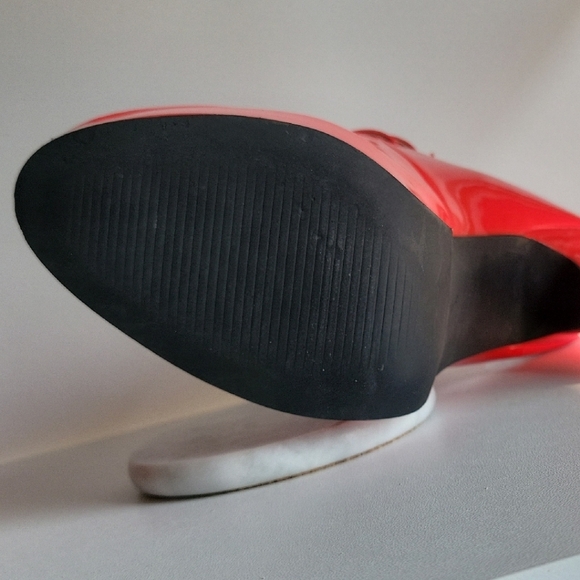 Red Patent Leather Mary Jane Heels - Picture 10 of 11